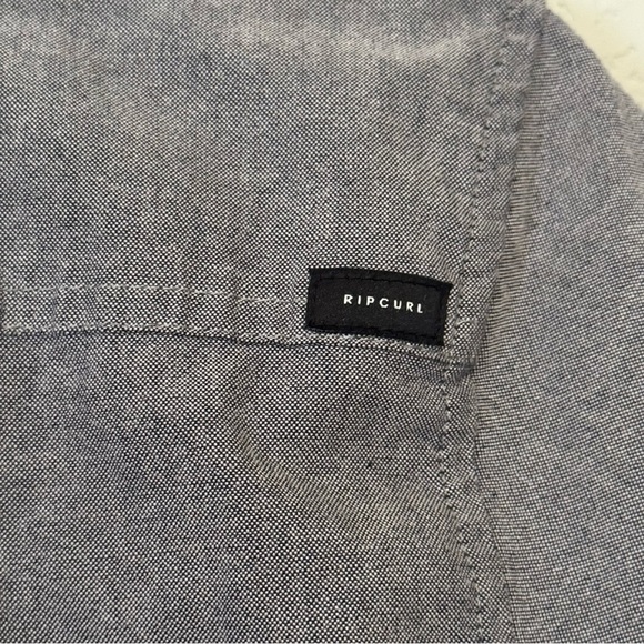 Men's Rip Curl Gray Casual Short Sleeve Button Down Shirt - Picture 7 of 9